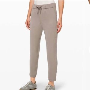 Lululemon On The Fly Pants *Woven 25”